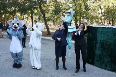 Маленькие пациенты детской больницы побывали на красочном представлении, не выходя из палат