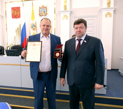 Депутат Сергей Шевелев получил медаль и письмо, подписанное президентом России