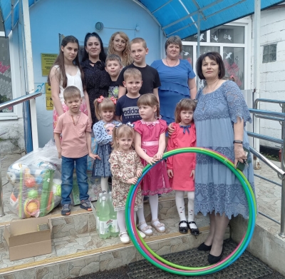 Подарки к празднику детства от депутата Анатолия Жданова