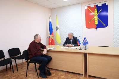 Николай Великдань провел личный прием граждан в Труновском муниципальном округе