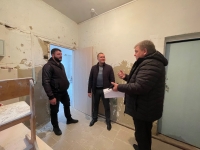 Депутат Николай Роев осмотрел ход ремонта будущей шахматной школы