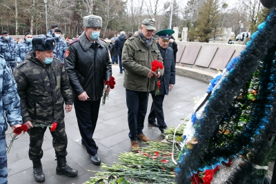 Краевые парламентарии почтили память воинов, погибших в локальных конфликтах