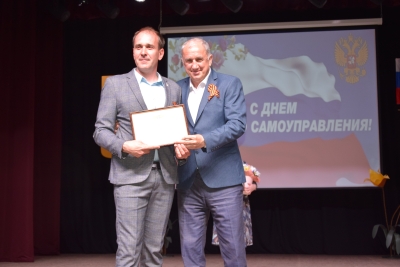 Игорь Андрющенко поздравил жителей Апанасенковского и Арзгирского округов с Днем местного самоуправления