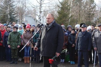 Помним героев