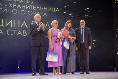 Николай Великдань вручил награду «Женщине года города Ставрополя»