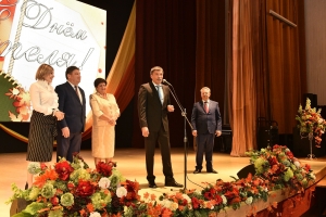 Учителя принимали поздравления
