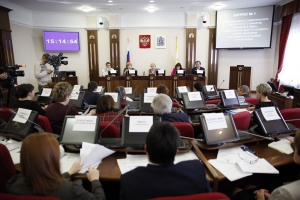 Порадовать детей, поддержать усыновителей