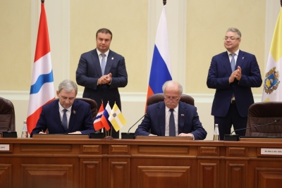 Дума Ставропольского края заключила соглашение о межпарламентском сотрудничестве с Омской областью