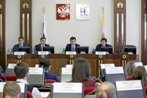 Молодые парламентарии обсудили итоги работы