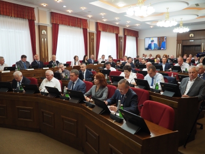 На июньском заседании Думы краевые депутаты установили налоговую льготу и приняли изменения в ряд региональных законов