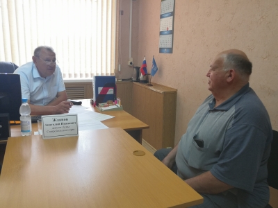 Депутат Думы Ставропольского края Анатолий Жданов провел прием граждан по личным вопросам