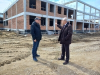 Игорь Николаев встретился с подрядчиком, возводящим новую школу