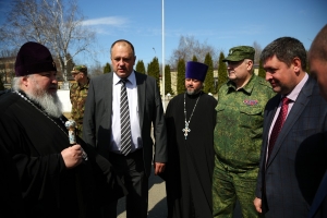 Укрепляя силу духа гвардейцев