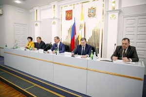 "Глаза" и "уши" депутатов