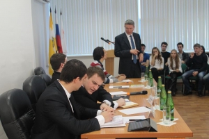 Особое внимание диалогу с молодежью