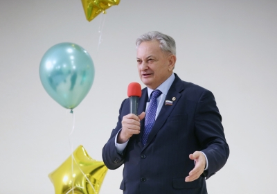 Депутат Владимир Трухачев поздравил с началом учебного года