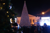 В краевом центре зажглись огни на главной Новогодней елке Ставрополья