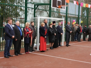 Открыта комплексная спортивная площадка