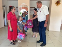 Анатолий Жданов принял участие в акции «Собери ребенка в школу»