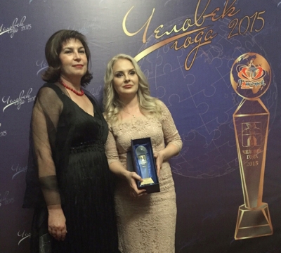 Депутат вручила заслуженную награду