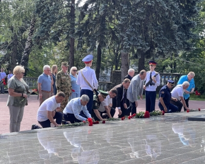 Депутаты Думы края возложили цветы к Вечному Огню в память о погибших в боевых действиях и локальных конфликтах