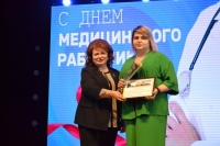 Лариса Фенева поздравила медиков Георгиевского округа с профессиональным праздником