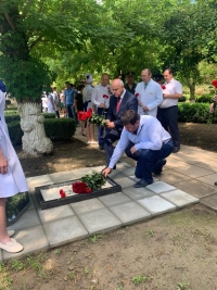 В Буденновске прошли траурные мероприятия в память о погибших во время теракта в 1995 году