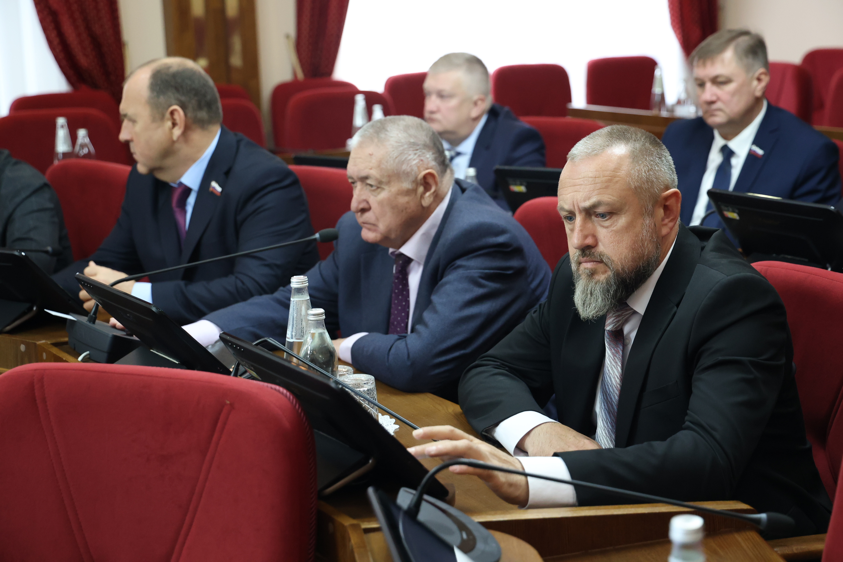 Депутаты поддержали проекты краевых законов, регулирующих бюджетную сферу