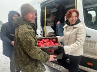 Вице-спикер поздравила с наступающим Новым годом детей из ЛНР и бойцов в военно-полевом госпитале