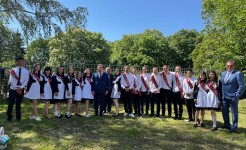 Депутаты поздравили выпускников Ставрополья с Последним звонком