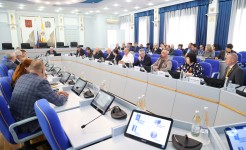 В краевой Думе продолжается подготовка законопроектов для очередного заседания