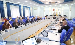 В профильных комитетах Думы продолжается работа с проектами законов