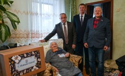 Александр Сидорков поздравил ветеранов с Новым годом и Рождеством