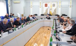 В Думе Ставрополья идет работа над проектами краевых законов для рассмотрения на майском заседании