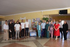 Депутаты Думы Ставрополья провели акцию «Собери ребенка в школу» для первоклассников ЛНР