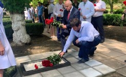 В Буденновске прошли траурные мероприятия в память о погибших во время теракта в 1995 году