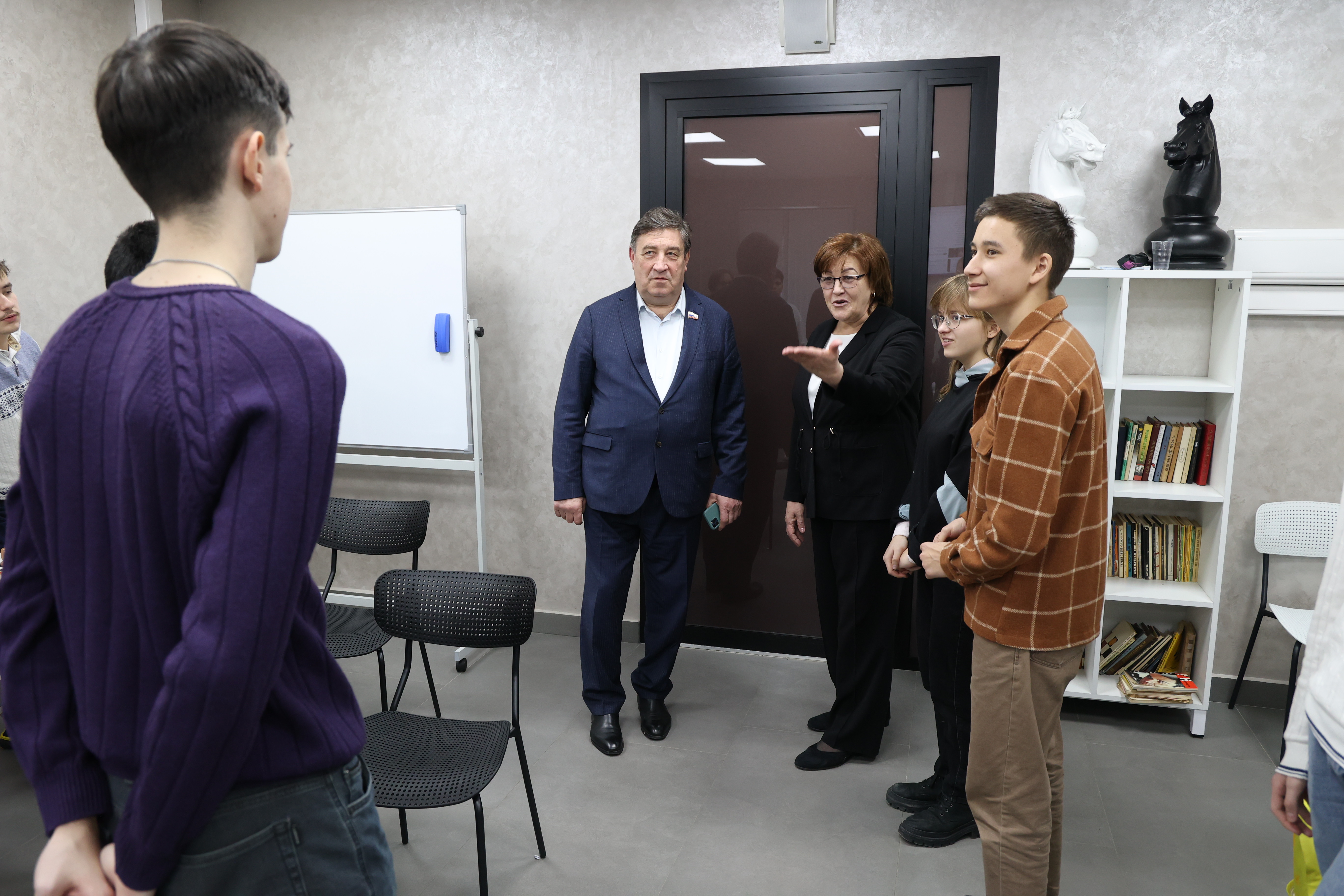 Ученики картинки. Класс одаренных. Школа для одаренных детей. Класс дополнительного образования. Класс одаренных.