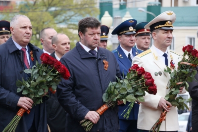 В День Победы краевые депутаты возложили цветы к мемориалу «Огонь вечной Славы»