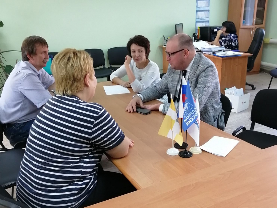 18 сентября в Местной общественной приемной Партии «ЕДИНАЯ РОССИЯ» в Труновском районе провел прием граждан депутат Думы Ставропольского края Роман Завязкин