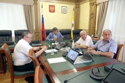 Депутаты Думы приняли участие в работе регионального координационного совета по обеспечению экономической стабильности