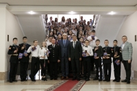 В день 25-й годовщины Конституции Российской Федерации 42 школьника получили паспорта в краевой Думе
