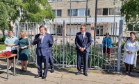 Депутаты краевой Думы поздравили выпускников с окончанием школы