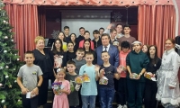 Виктор Гончаров поздравил воспитанников детского дома с наступающими новогодними праздниками