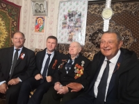 Анатолий Жданов поздравил ветеранов с праздником Великой Победы