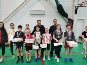 Дмитрий Судавцов поздравил юных бадминтонистов с победой