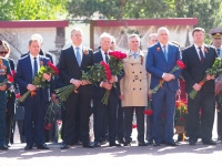 Депутаты Думы Ставропольского края приняли участие в возложении цветов к мемориалу &quot;Вечная слава&quot;