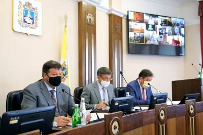 Краевые депутаты увеличили площадь города-курорта Кисловодска и приняли дополнительные меры поддержки сельских педагогов