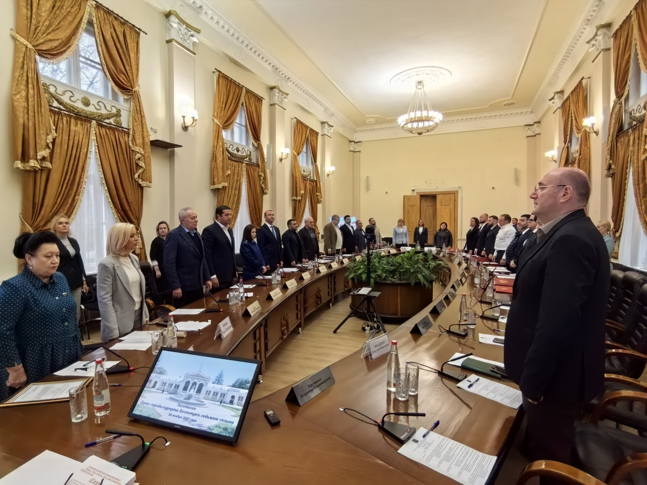 Александр Олдак принял участие в заседаниях представительных органов муниципальных образований