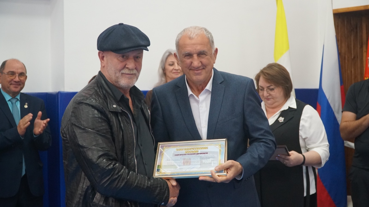 Игорь Андрющенко принял участие в открытии обновлённого спортивного зала