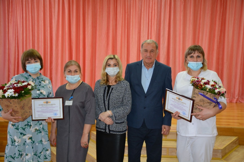 Педагоги Апанасенковского округа получили награды от депутатов